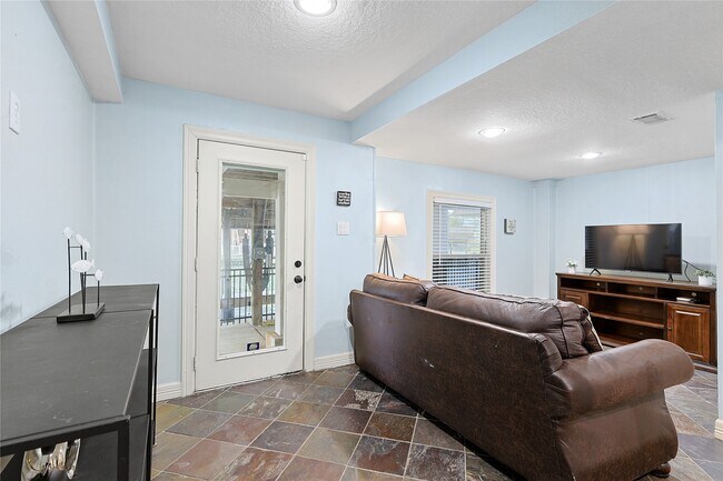 Building Photo - 146 Tamana Dr