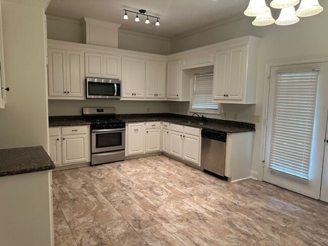 Building Photo - 3/2 For Rent in Germantown School District!