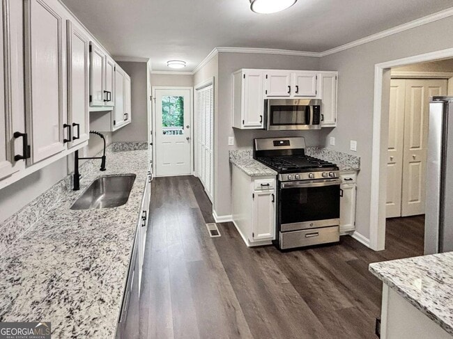 Building Photo - 1840 Cooper Lake Dr SE