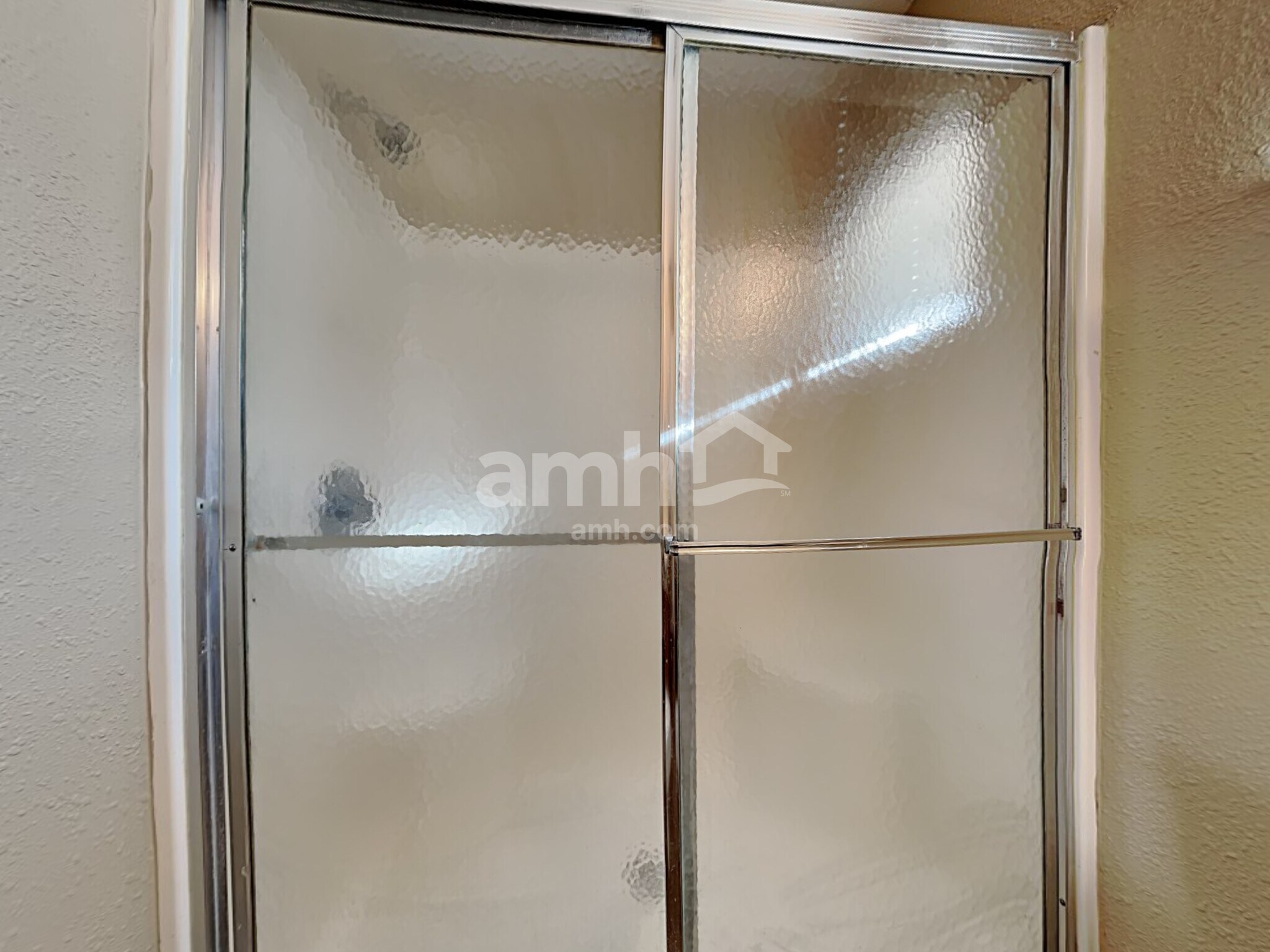 Building Photo - 220 Longview Bend