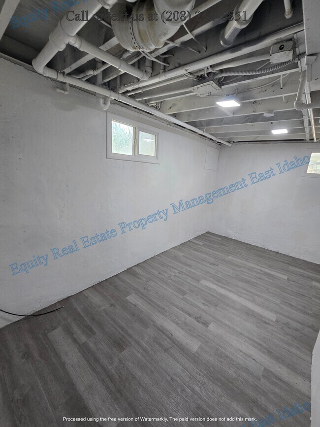 Building Photo - 555 N 13th Ave