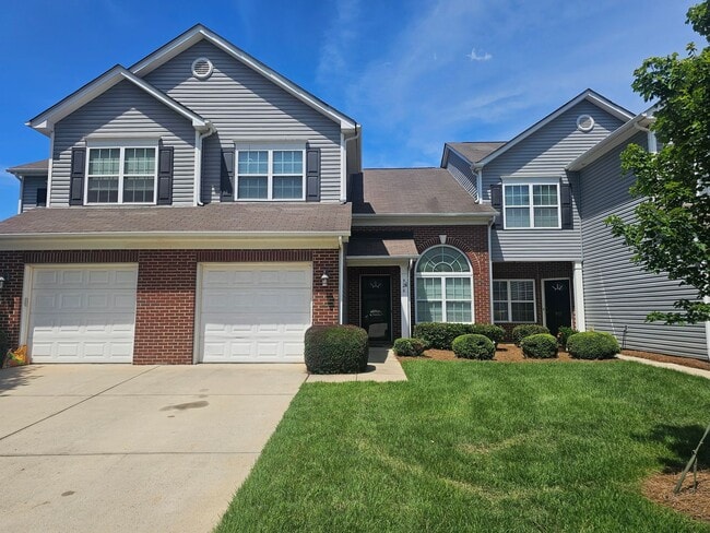 Building Photo - Beautiful Primary Bedroom Down townhome in...