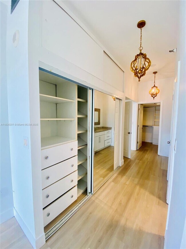 Building Photo - 20505 E Country Club Dr