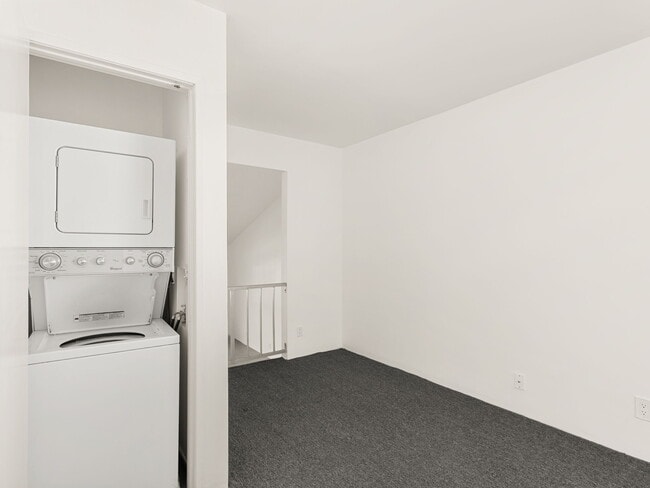 Building Photo - 1472 S Camino Real