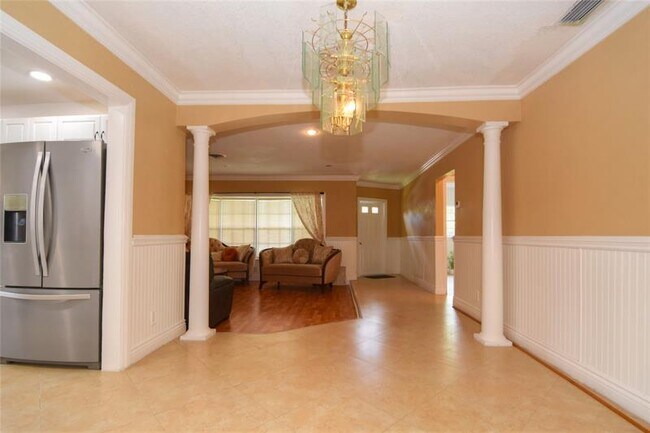 Building Photo - 5385 SW 8th Ct