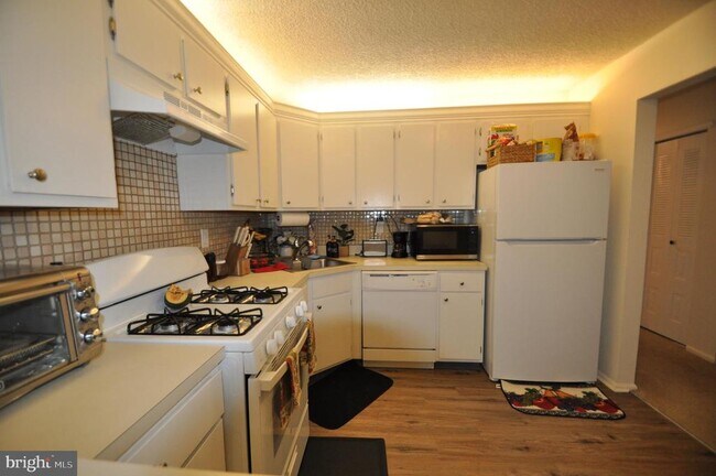 Building Photo - 13 Voscek Ct