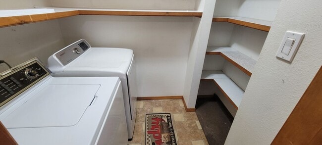 Building Photo - LARGE HOME ON QUIET STREET NEAR HOSPITAL