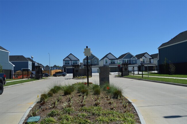 Building Photo - 10212 Berkeley Spgs Trl