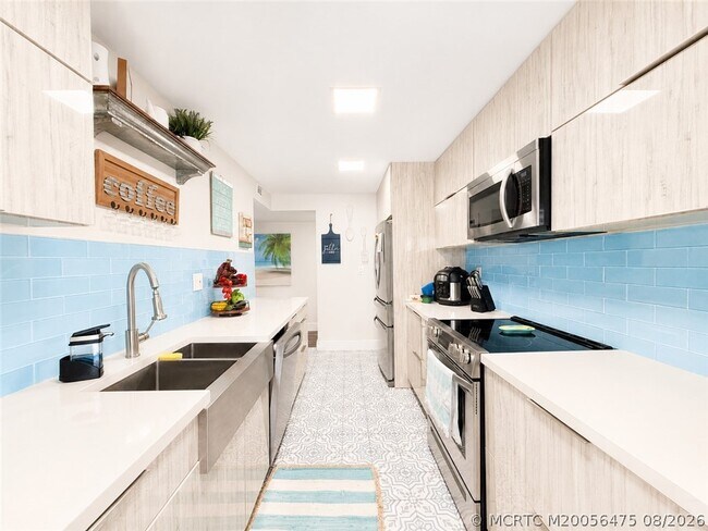 Building Photo - 10044 S Ocean Dr
