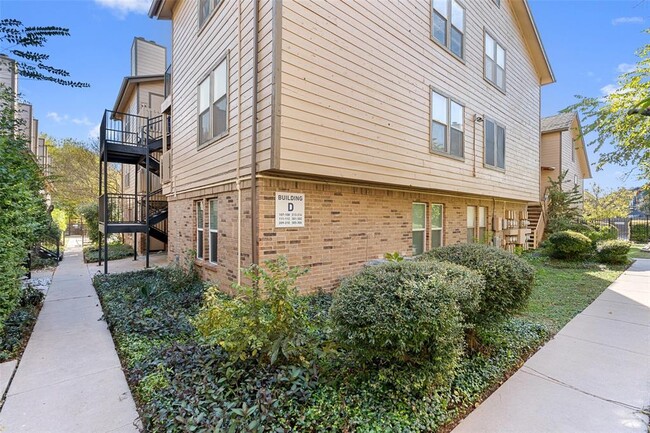 Building Photo - 5608 Cougar Dr
