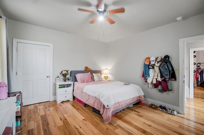 Building Photo - 7 Bed/3 Bath Mins. from UC Campus $700/pp ($4,900/mo)!