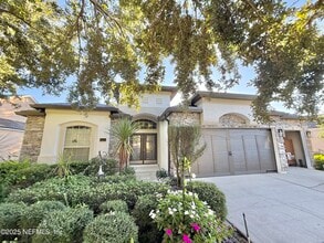 Building Photo - 932 Gallier Pl