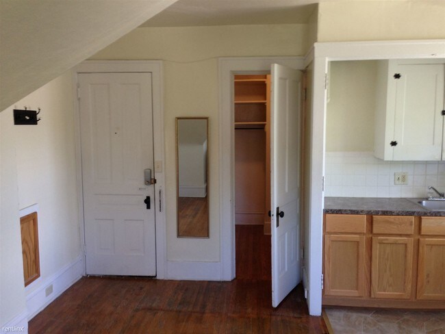 Building Photo - Studio, 1 bath  - 121 Madison Ave SE Apt 11