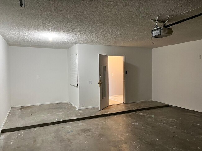 Building Photo - 1502 Monte Sanders Ln