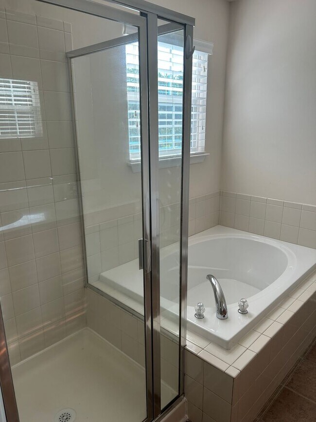 Building Photo - Greenville, 3BD/2.5BA with Loft, 1992SF