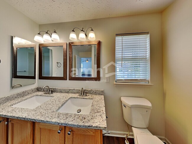 Building Photo - 257 Bannock Dr