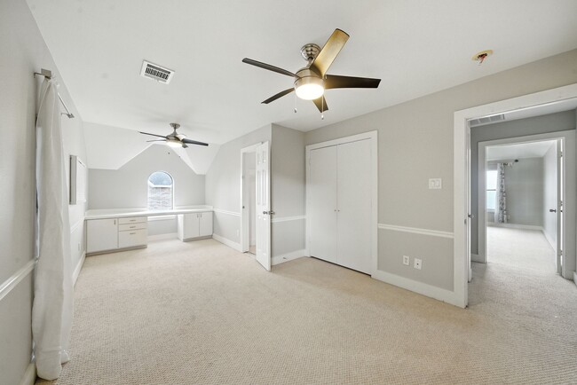 Building Photo - 9709 Riddlewood Ln