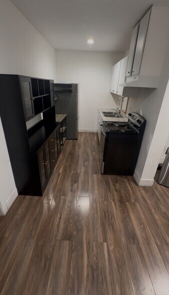 Building Photo - 12981 Branford St