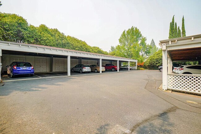 Building Photo - Two bedroom Townhouse near Ashland Community Hospital