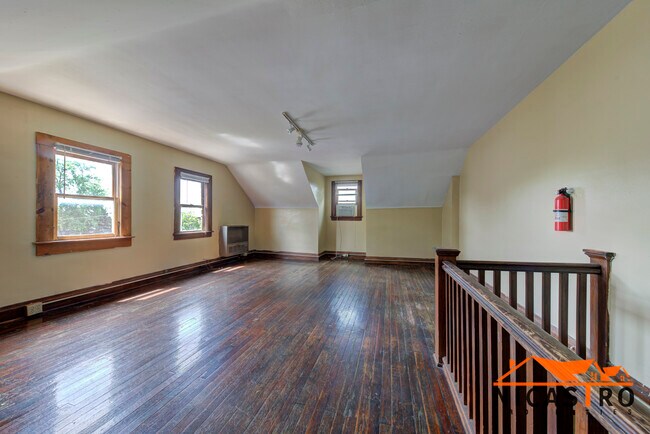 Building Photo - 1640 Indianola Ave