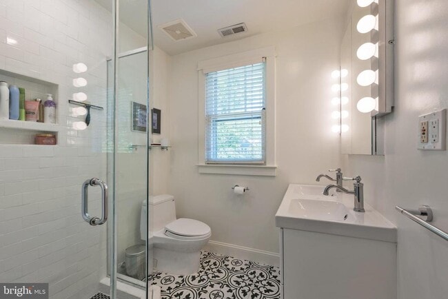 Building Photo - 5534 Nevada Ave NW