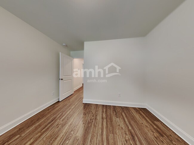 Building Photo - 5060 Hudson Vly Dr