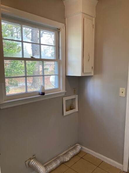 3 Bedroom 2 Bath Home for Rent with 1/3 acre yard in South Pinepoint Subdivision of West Ashley - 1934 Ivy Hall Rd