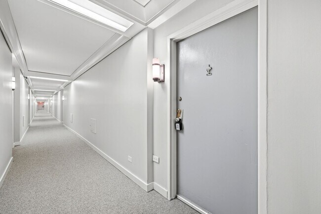 Building Photo - 1800JPA #912