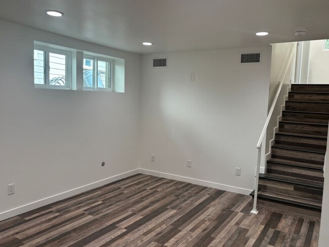 Building Photo - Great Location! A Must See 2 Bedroom/ 2 Ba...