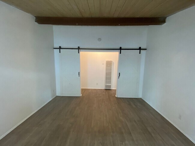 Building Photo - 2 Bedroom/1 Bathroom - Isla Vista