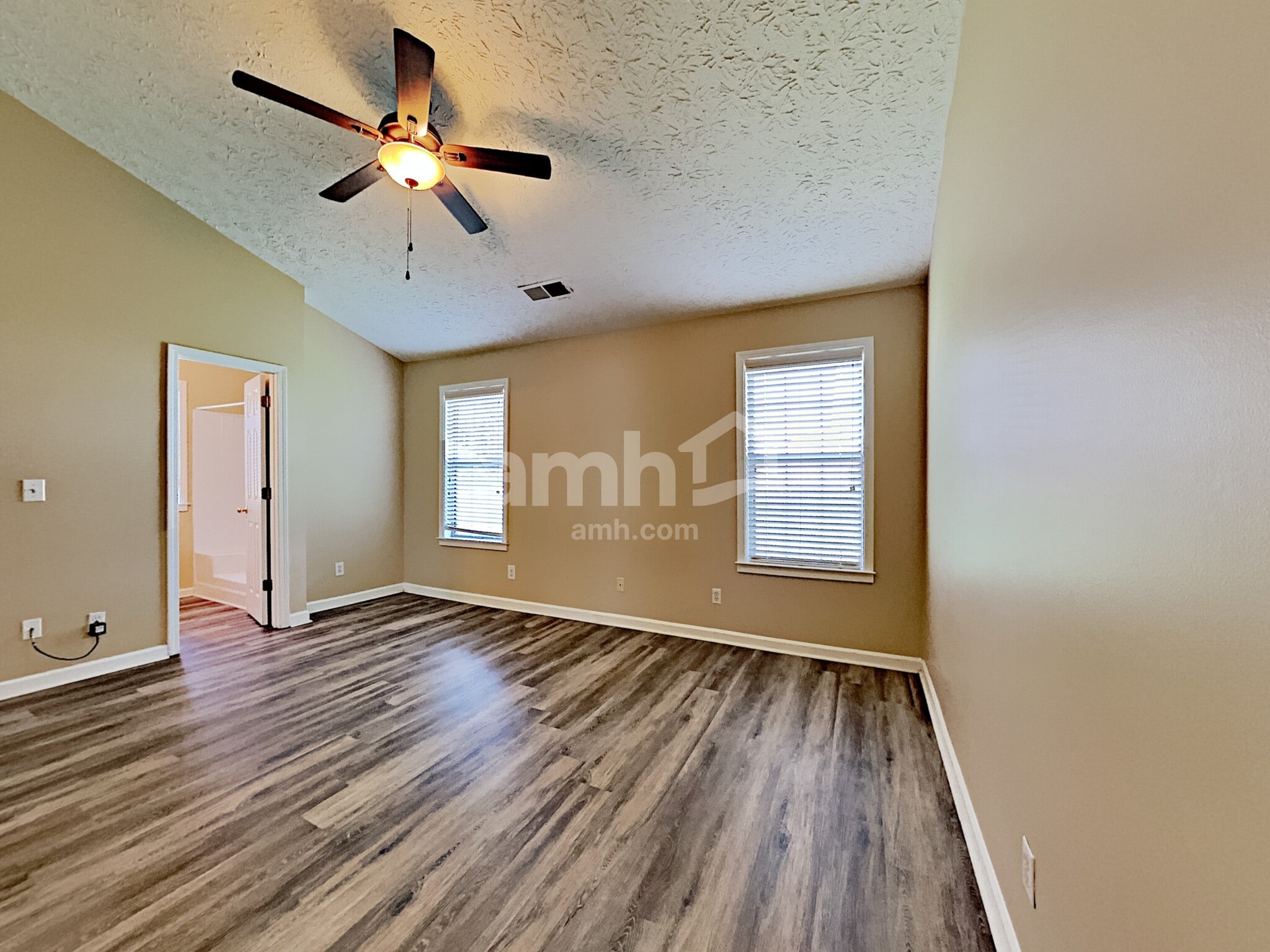 Building Photo - 2510 Baysridge Dr NW