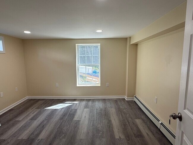 Building Photo - 22 Boyden St