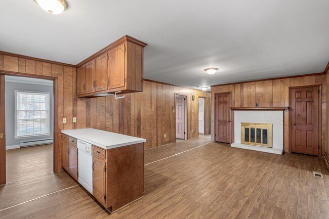 Building Photo - Large Brick Ranch, New Wood Like Flooring Throughout, Just Painted, LR, Den, Sun Room, Carport!