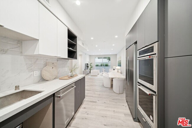 Building Photo - 1051 S Corning St