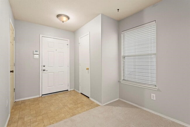 Building Photo - 1614 Wooded Acres Dr