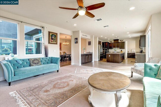 Building Photo - 582 Mandevilla Dr