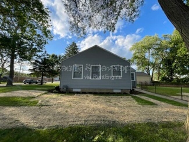 Building Photo - 4315 Stanley Ave