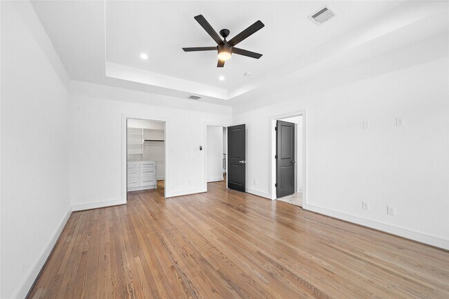 Building Photo - 1011 E 28th St