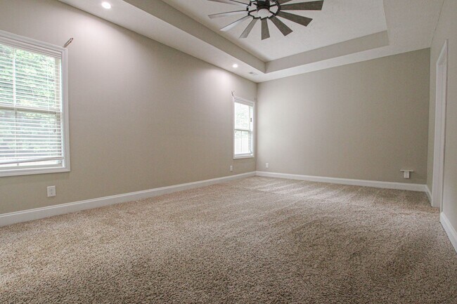 Building Photo - Pet Friendly Four Bedroom!