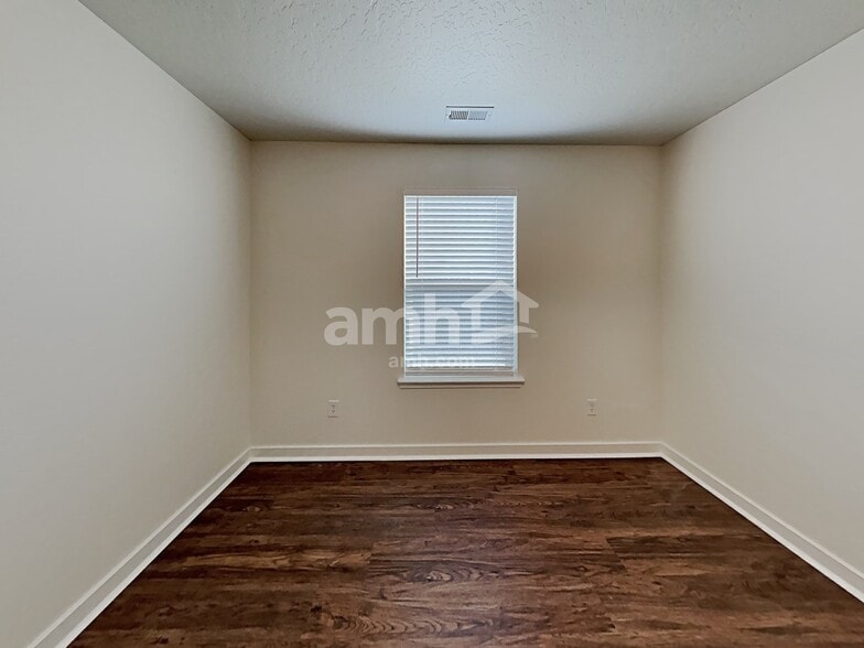 Building Photo - 40 N Amanda Dr