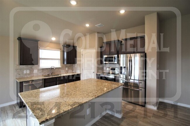 Building Photo - Charming 3-bed, 2-bath home now available ...