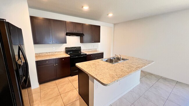 Building Photo - Beautiful 3 Bedroom, 2 Bathroom Home near ...