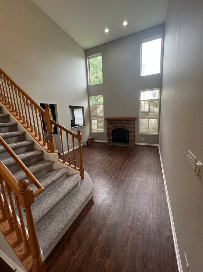 Building Photo - 1553 E Baronet Ln