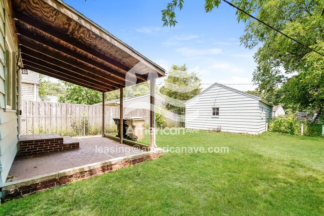 Building Photo - 2170 Parkview Pl