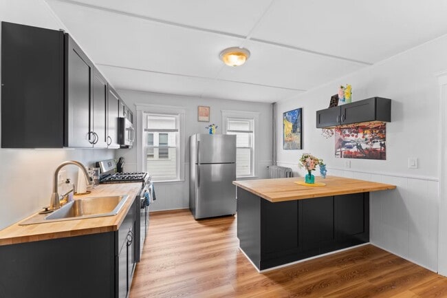 Building Photo - 29 Harbor St