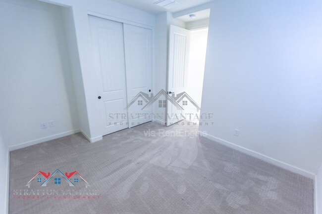 Building Photo - 959 W Zion Pl