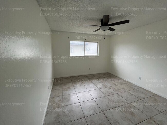 Building Photo - 3 bedroom/ 2 bathroom home located near New Stine Rd/ Wilson Rd