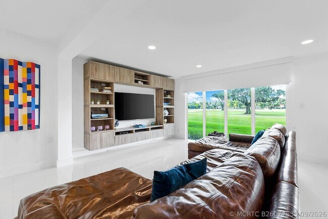 Building Photo - 3759 Oaks Clubhouse Dr