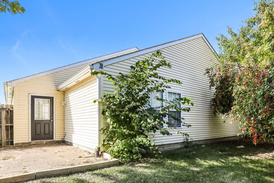 Building Photo - 2217 Westmere Dr
