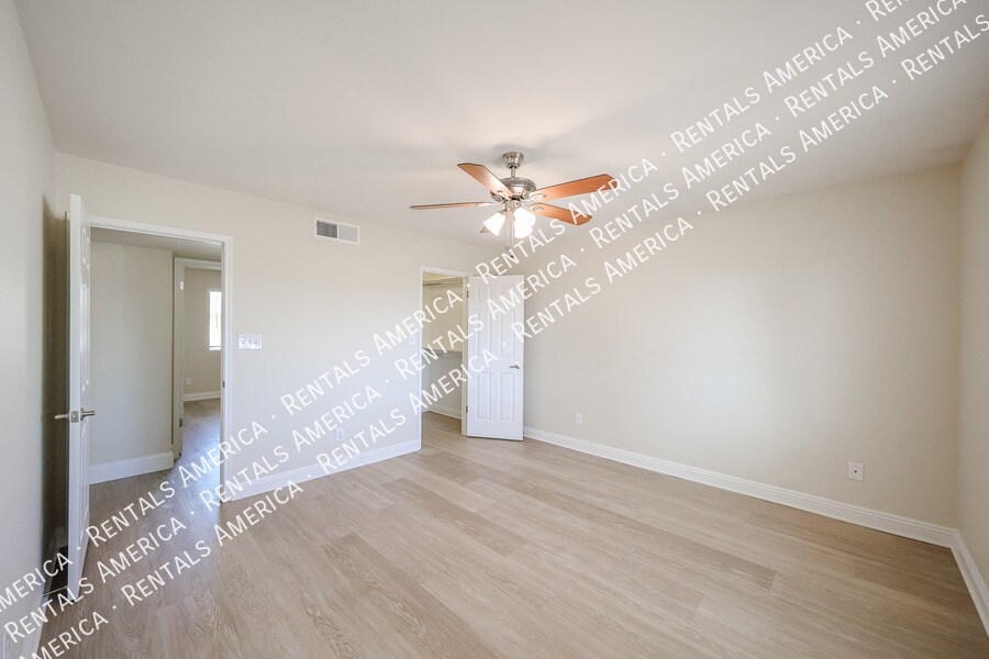 Building Photo - 11621 N 30th St